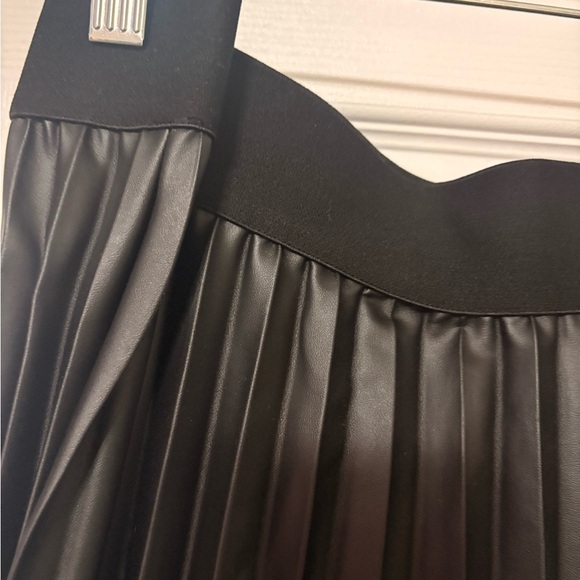 Time and Tru Black A-Line Skirt - Picture 3 of 3